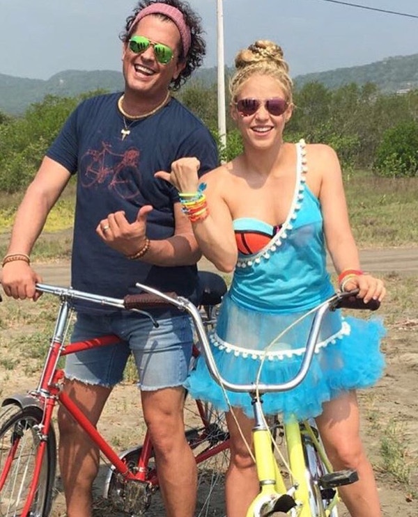 Carlos Vives Y Shakira La Bicicleta Karaoke ¡Shakira y Carlos Vives estrenaron La Bicicleta para ponernos a bailar